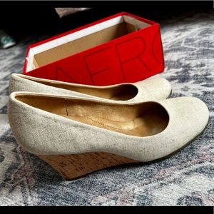 Aerosoles Beige Wedges